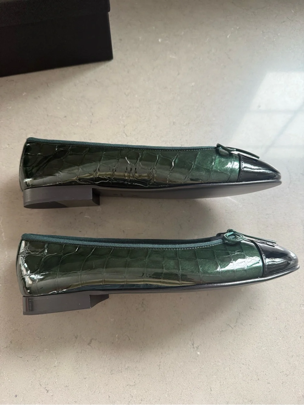 BNWT Chanel 26A Croc Embossed Patent DK Green/Black Ballet Flat Size 36.5